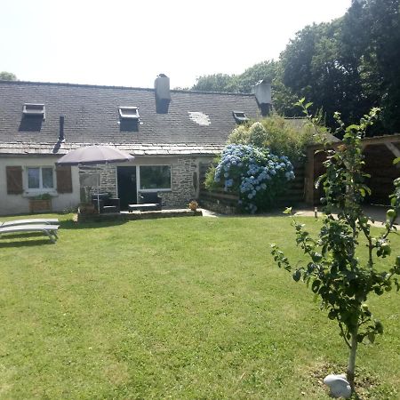 Petite Maison Dans Les Monts D'Arree Ty Coz Commana Экстерьер фото