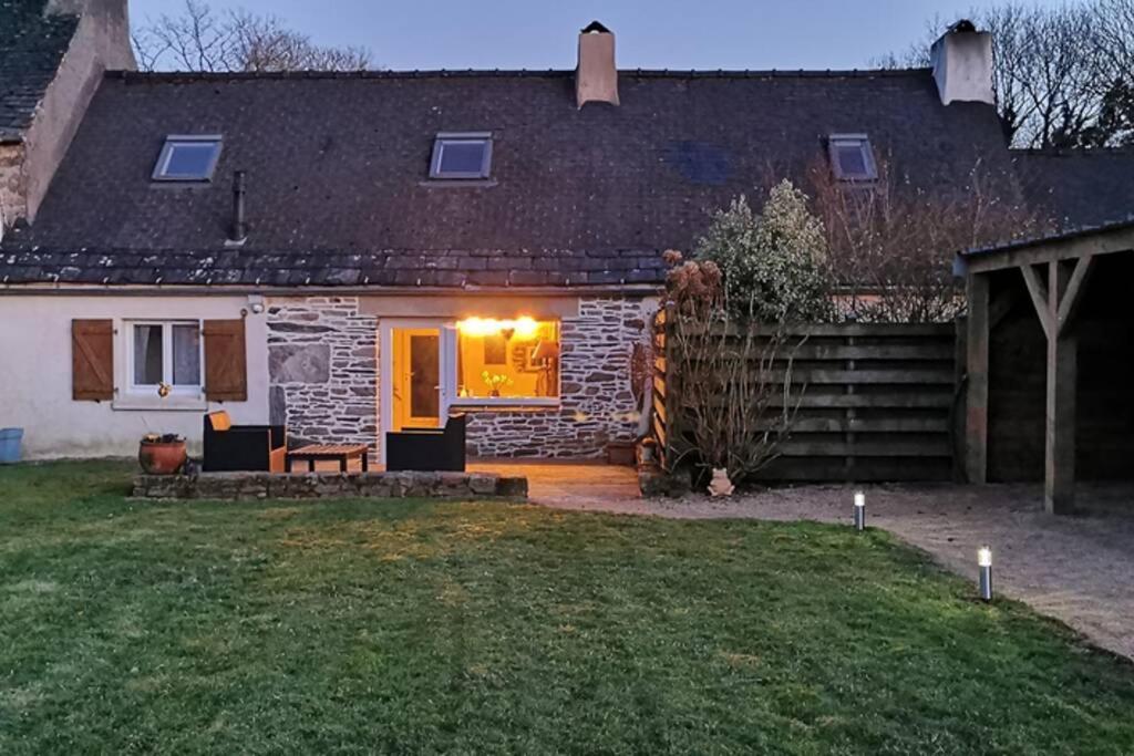 Petite Maison Dans Les Monts D'Arree Ty Coz Commana Экстерьер фото