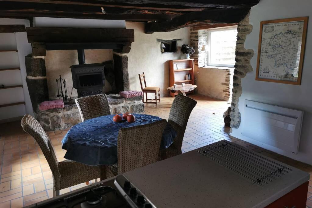 Petite Maison Dans Les Monts D'Arree Ty Coz Commana Экстерьер фото