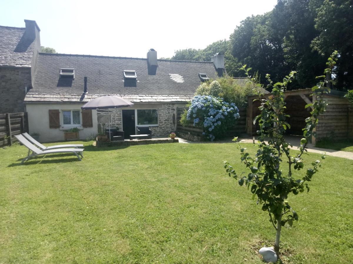 Petite Maison Dans Les Monts D'Arree Ty Coz Commana Экстерьер фото